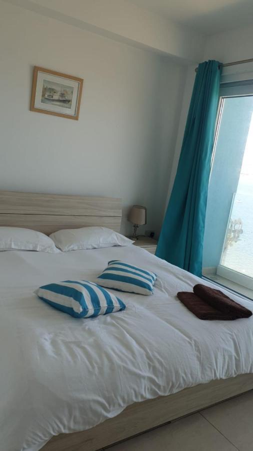 Flat 2 Blue Waves Lägenhet St. Paul's Bay Exteriör bild